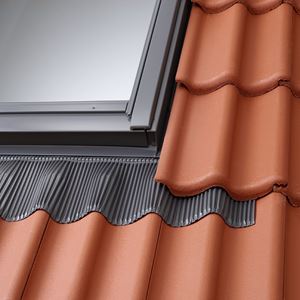 Picture of Velux Std Window Flashing Tile 114x118
for tiles up to 120mm in profile
roof pitch 15-90 deg